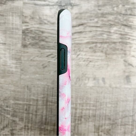 iPhone XR tough marble case - Picture 8 of 9
